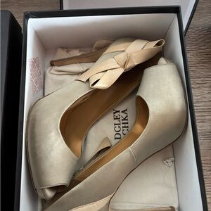 Badgley Mischka Beige Peep-Toe Heels with Bow